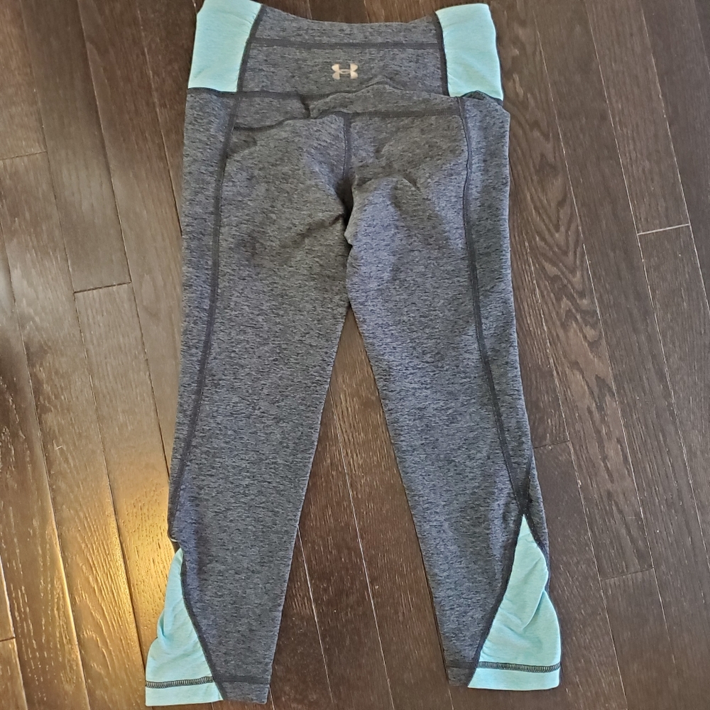 3 Under Armour Capri Length Leggings - Picture 7 of 7